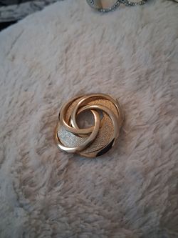 Gold-Tone Knot Brooch Pin