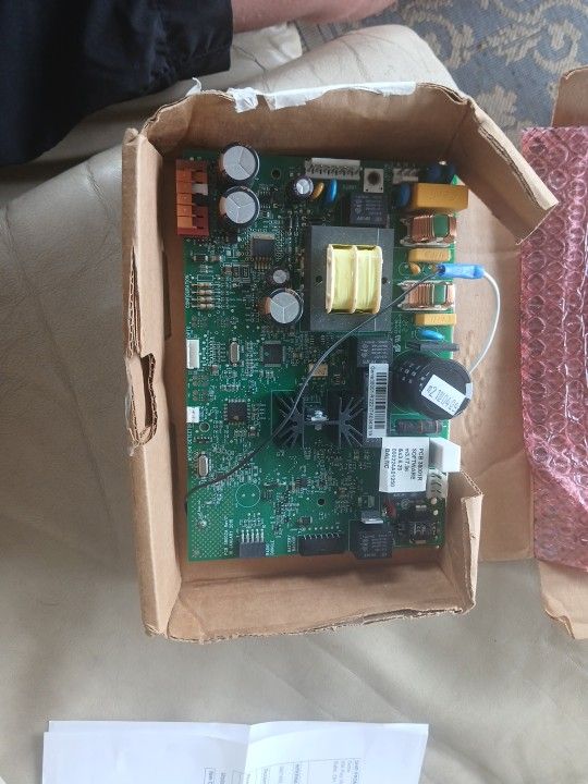 DC MOTHERBOARD FOR A GENIE GARAGE DOOR OPENER