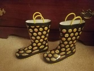 New kids rain boots size 11/12