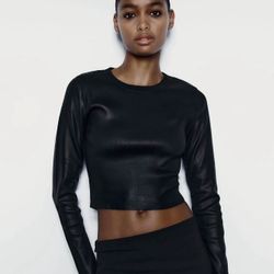 Zara black long-sleeve knit foil-finish cropped top in a S