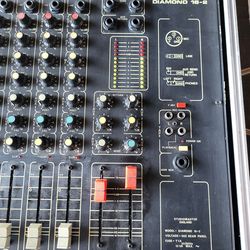 Studiomaster Diamond 16-2 mixer/case