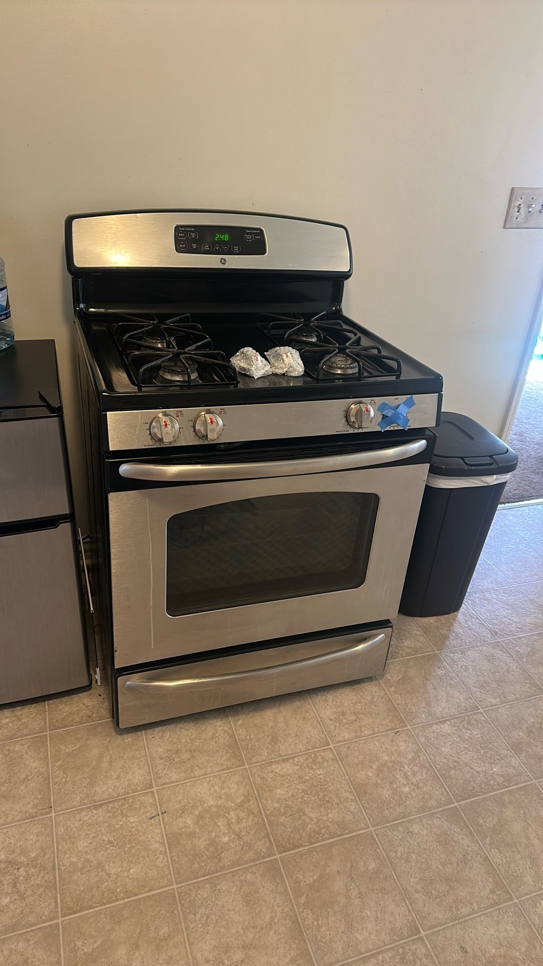 Oven for sale must be picked up by Friday 28th