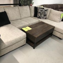 Megginson Storm RAF Sectional / couch 