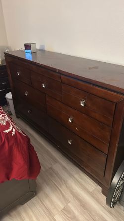 Dresser