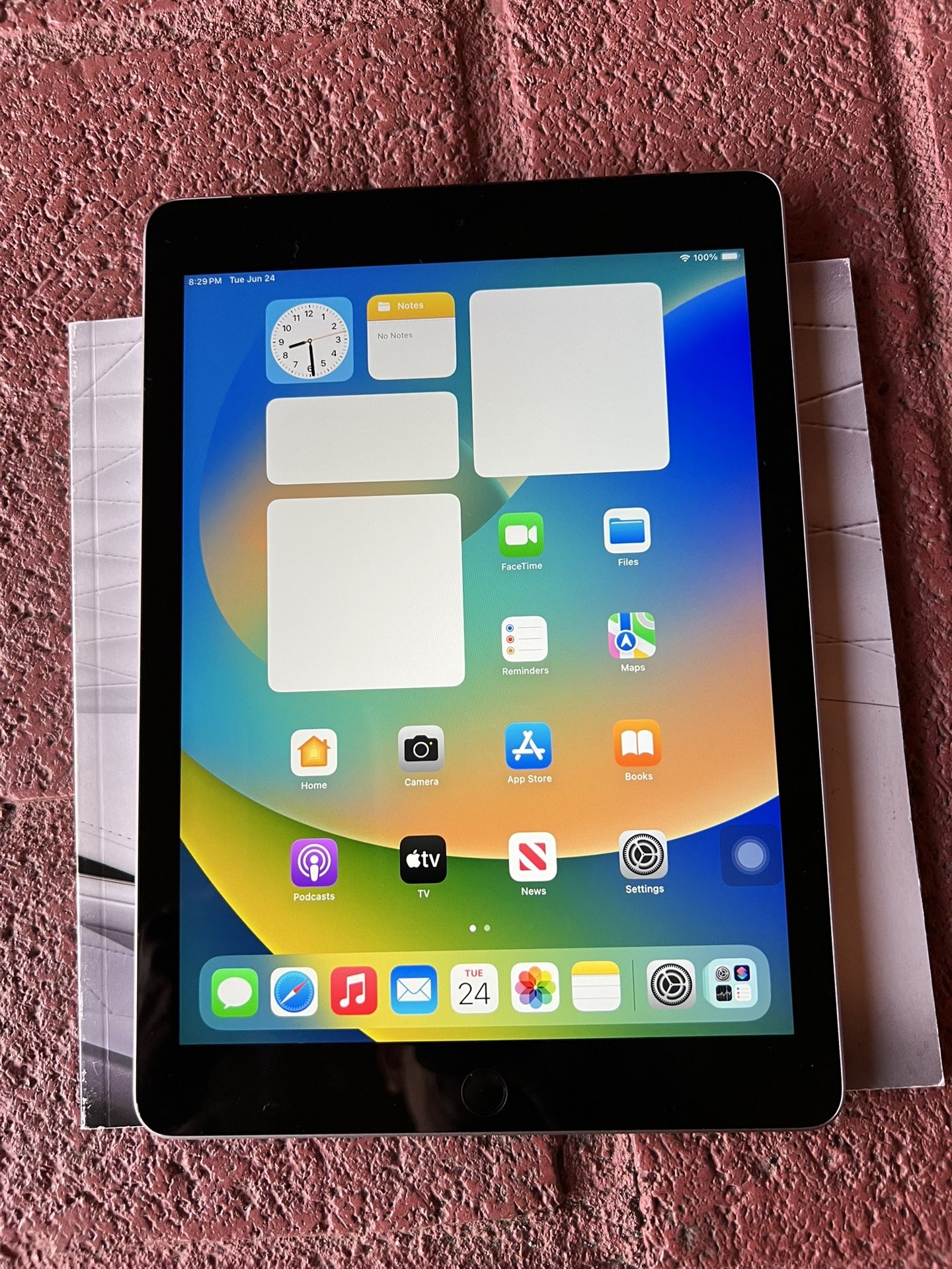 9.7 inches Apple iPad Gen 6 128Gb WiFi + Cell Gray Model A1893 with iOS 17.7.8 Ready to Use