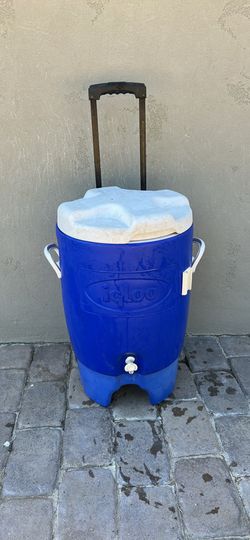 Igloo jug with roller