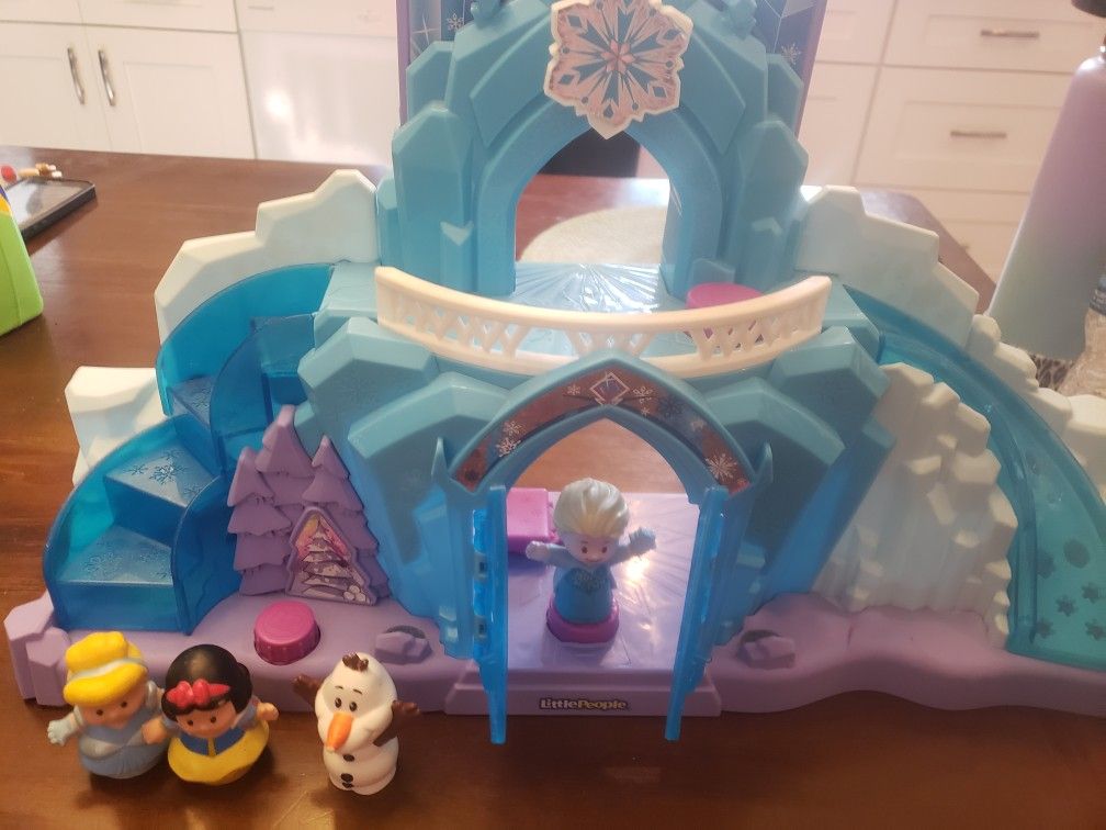 Disney's Frozen Elsa's Ice Palace