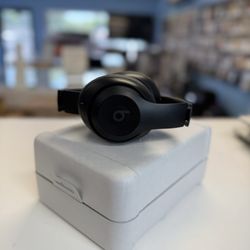 Power Beats Pro Original Headphones with Apple warranty till June 2026