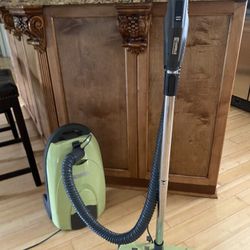 Used Ken more Model 116 Vacuum cleaner