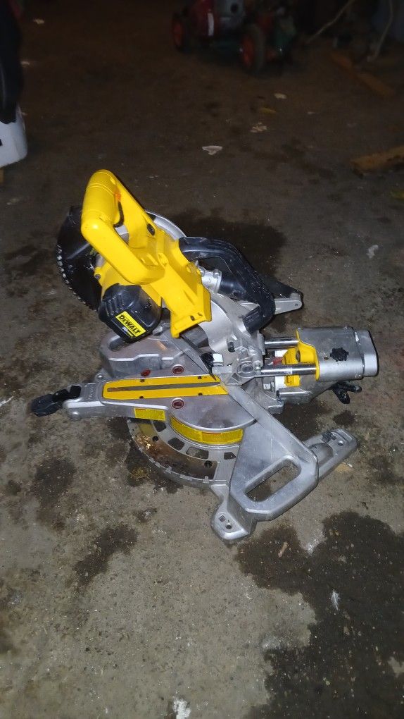 Cordless Miter Saw