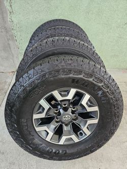 Goodyear wrangler tacoma rines y llantas 265 70 R16.