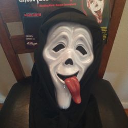 Ghostface Wassup! Collectible Mask With Different Hood And Splattering Effect