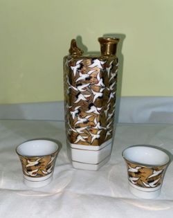 Small  sake set made in Japan No stopped Please see all pictures $10 or Free with another purchase