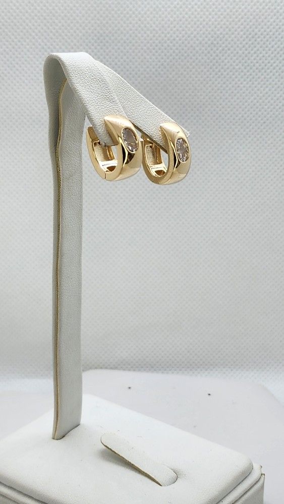 Brand New Brazilian 18k Gold Filled White Gemstone Huggy Earrings 