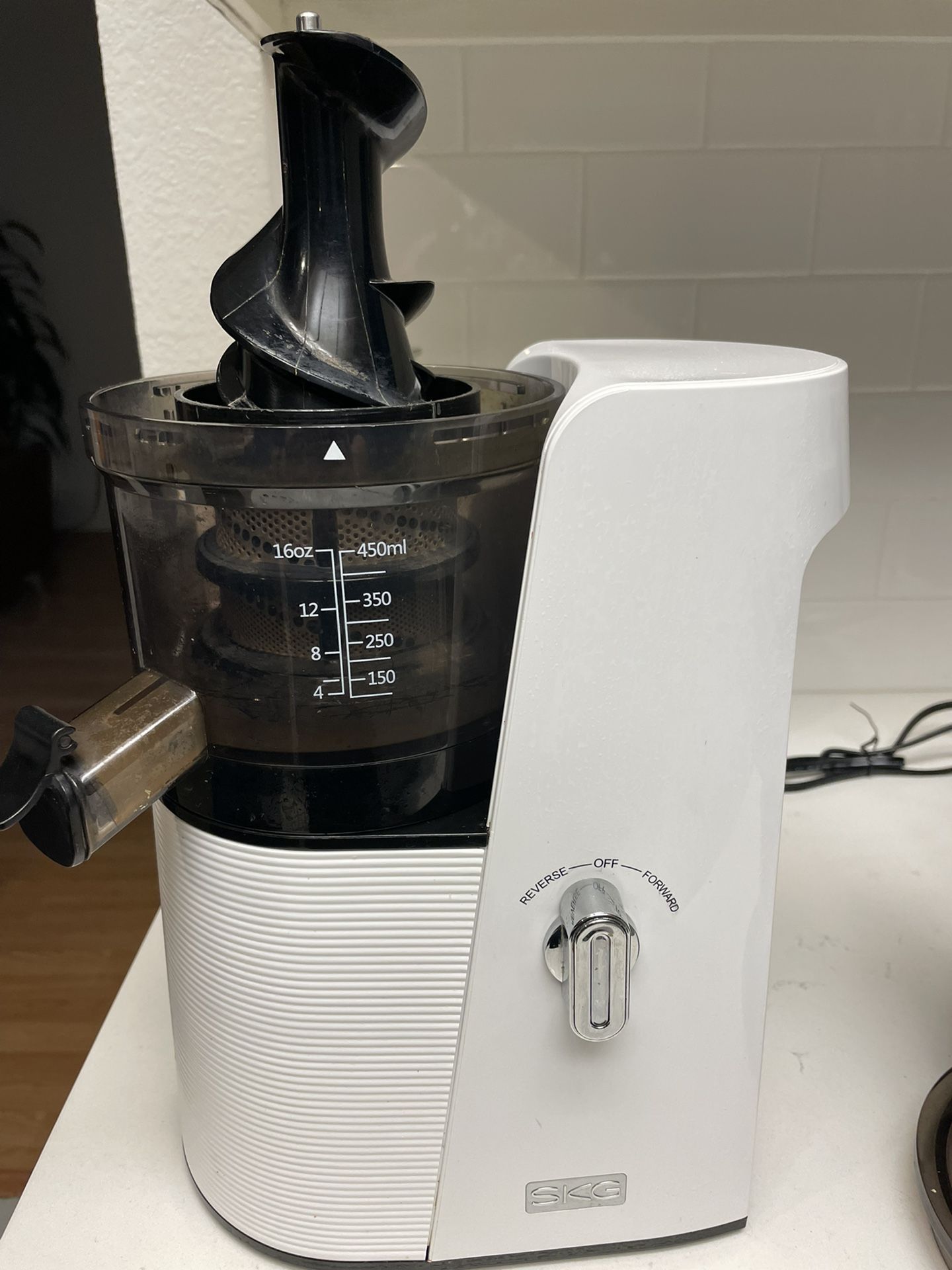 SKG Cold Press Juicer