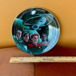 STAR TREK VOYAGER PLATE VINTAGE, GREAT GIFT (SALE)