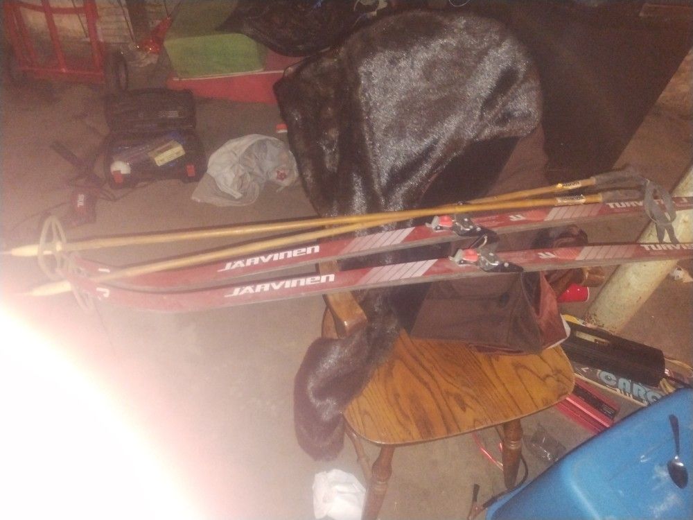 Cross Country Skis / Poles