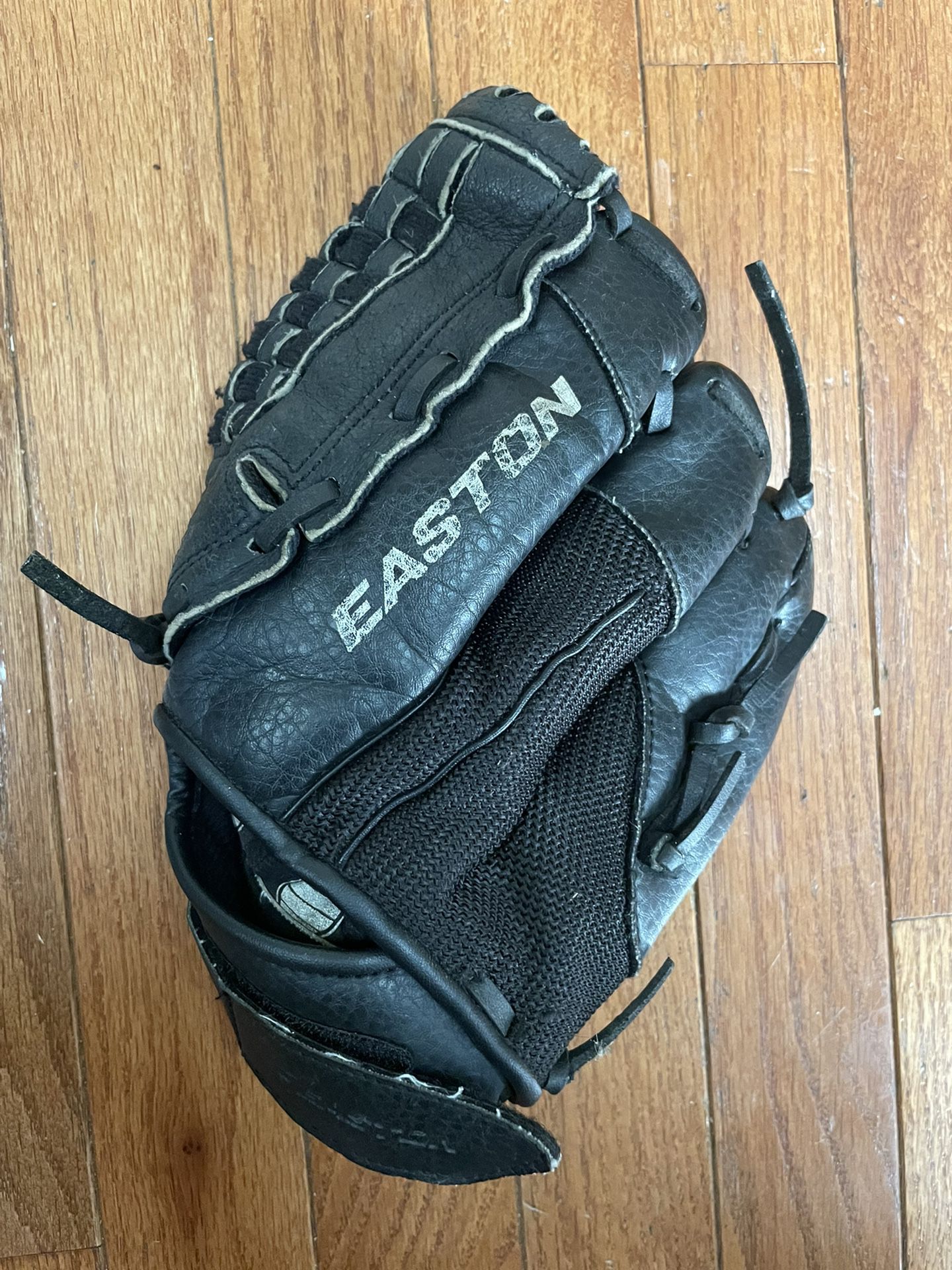 Easton Z-Flex Baseball Youth ZFX1050 10.5” Black Glove Left Hand Thrower LHT