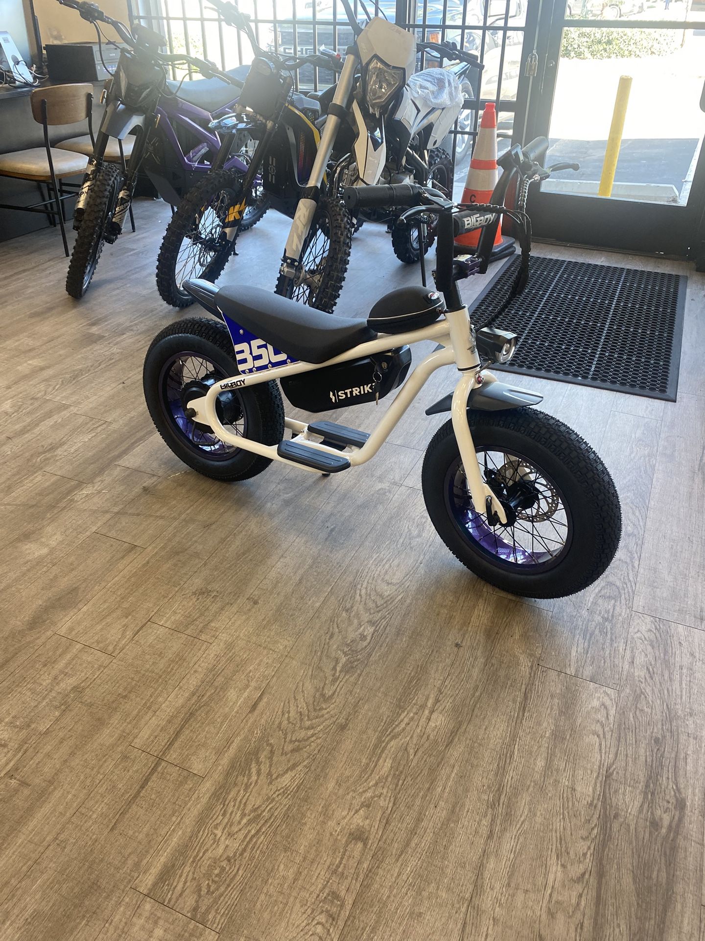 GC STRIKE Big Boy 350W 36V (19mph/30miles battery). 180 lbs max.