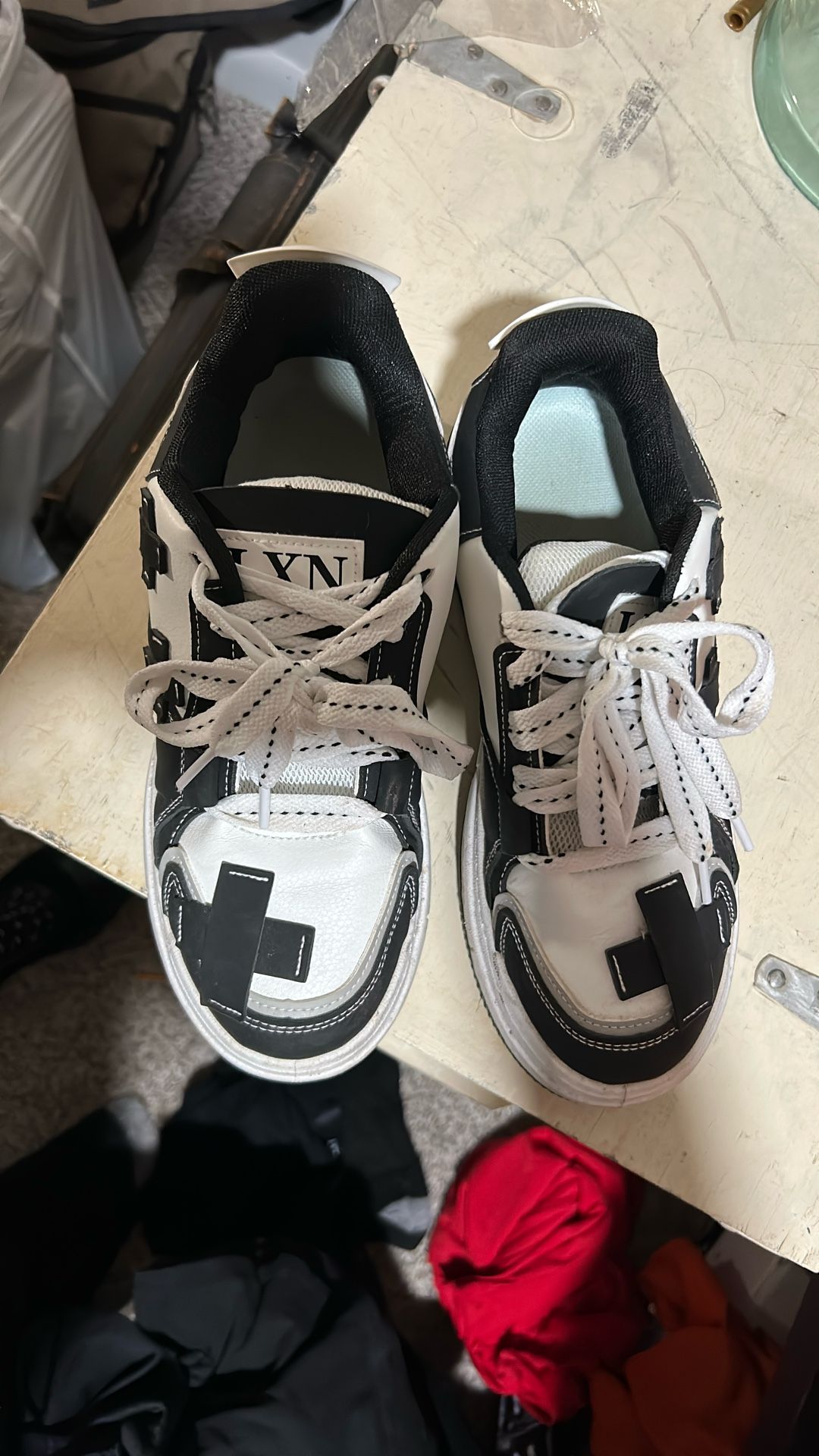 Men’s Size 8 LNX Shoes