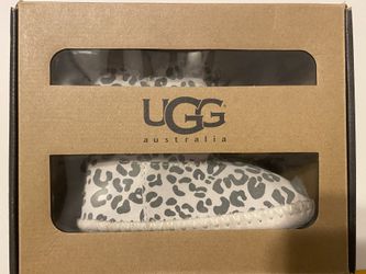 Baby size 4/5 UGGS