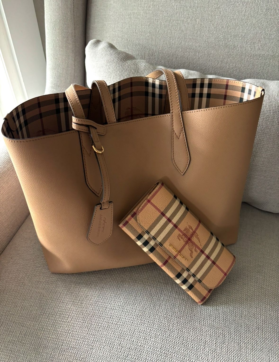 Burberry Tote And Wallet Authentic
