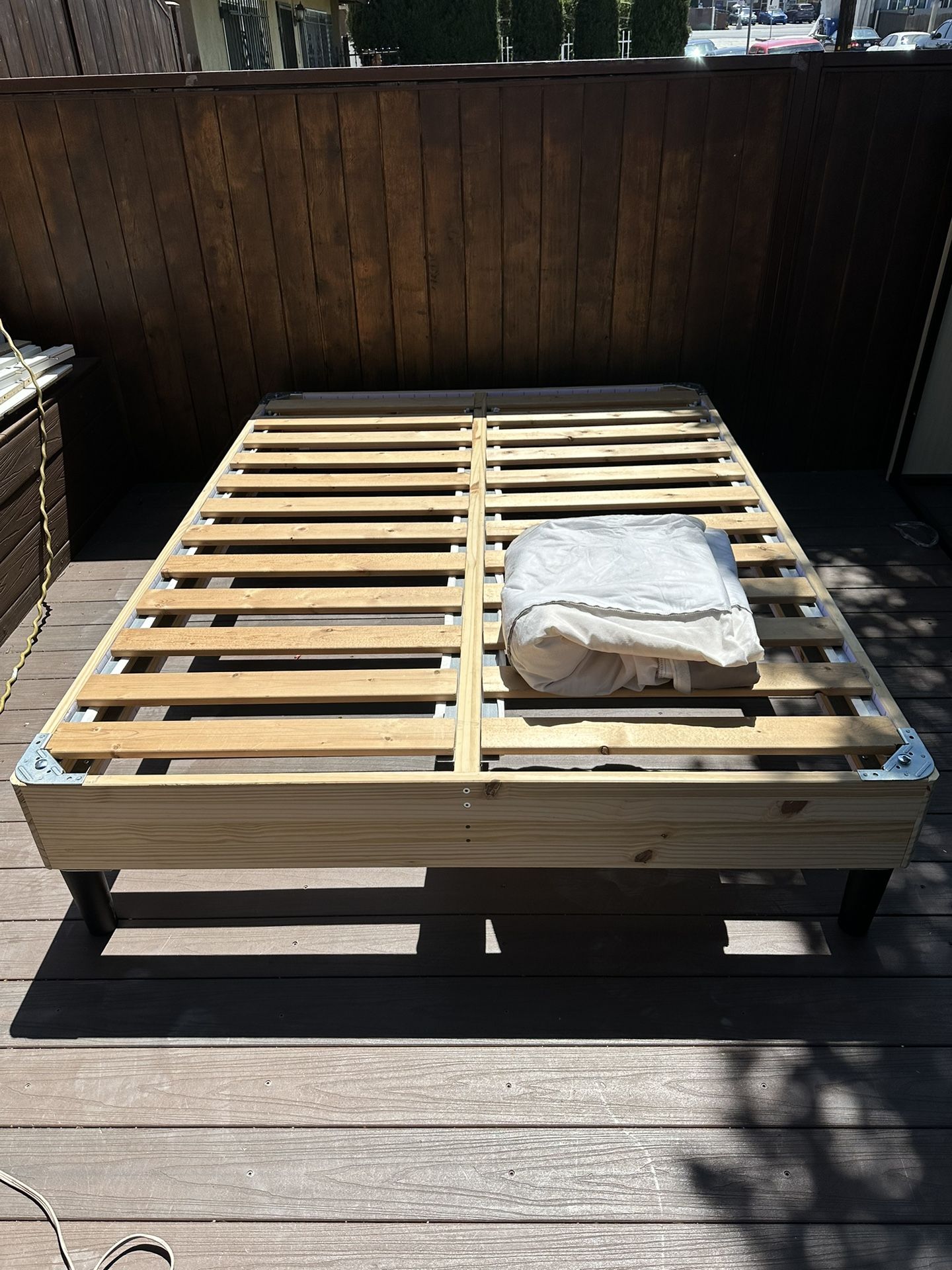 Ikea LYNGÖR Slatted mattress base with legs Queen Size