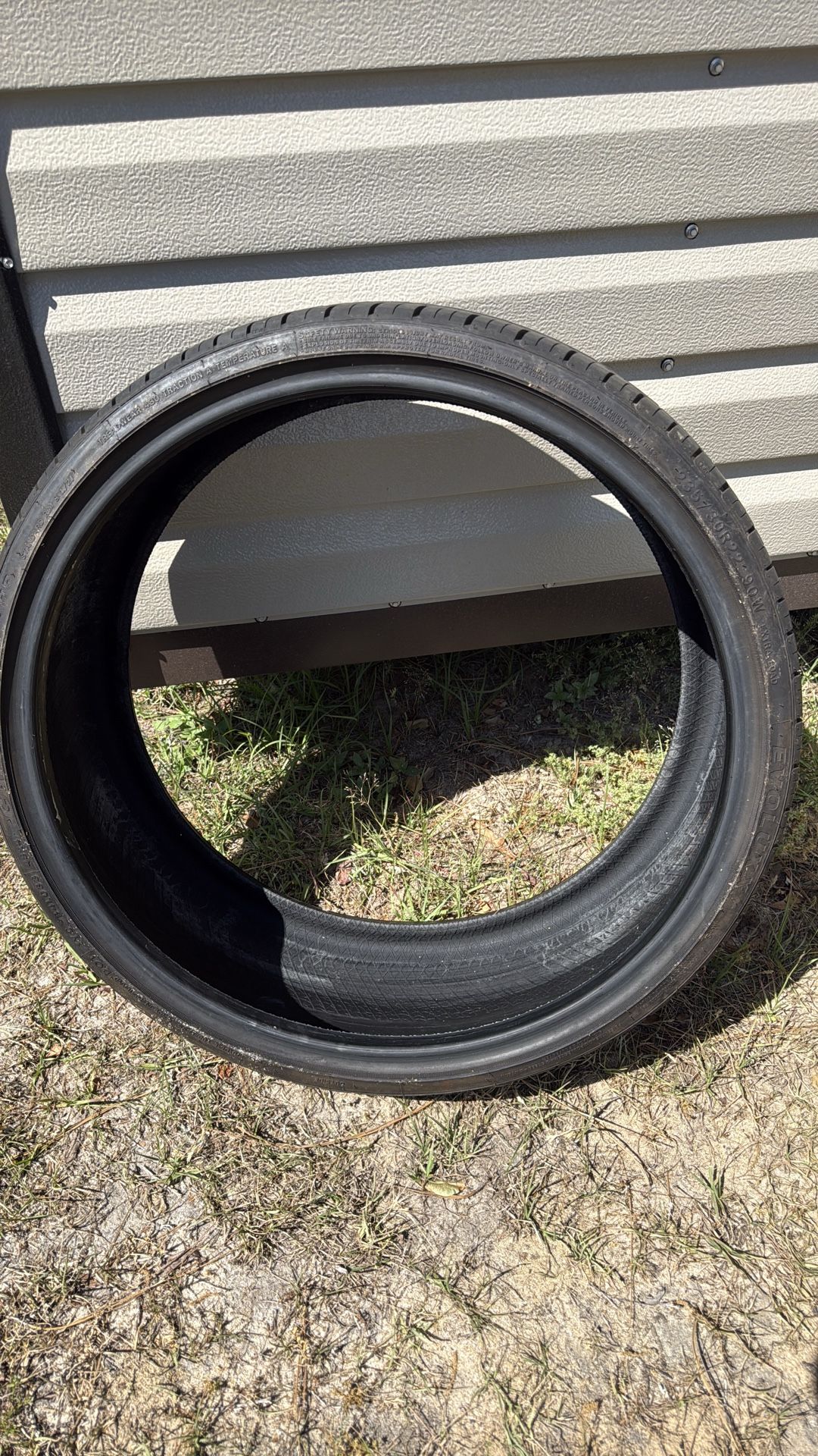 Set of capricorn 235/30 R22 90 w