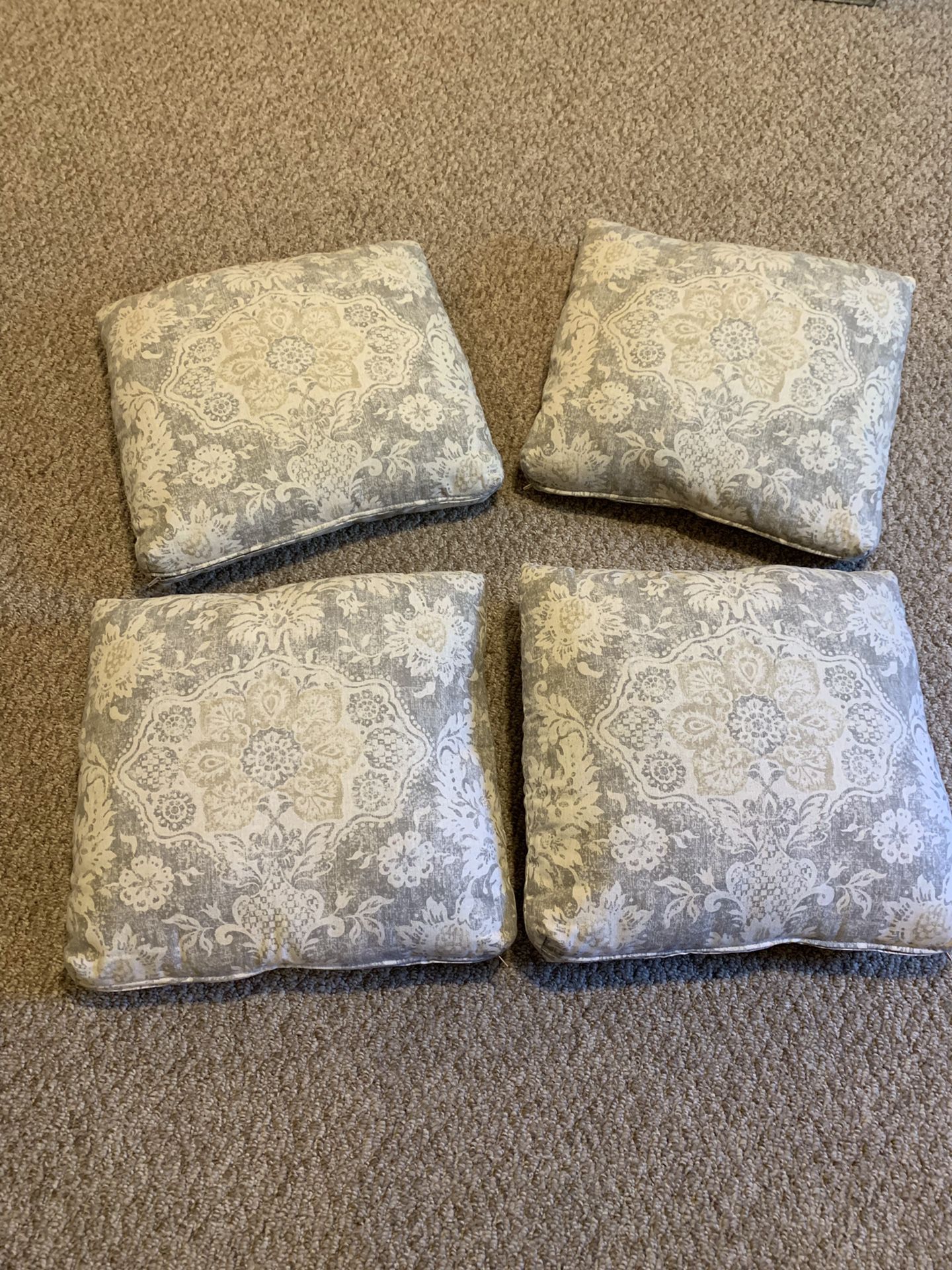 Set of 4 decorative floral print zippered pillows