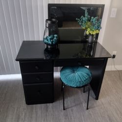 Vanity Desk With Stool/Mirror 
