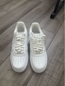 8.5 mens white Air Force’s