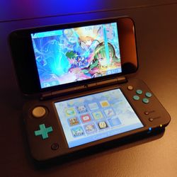 *NEW* Nintendo 2DS XL Bundle (Adult Owned)