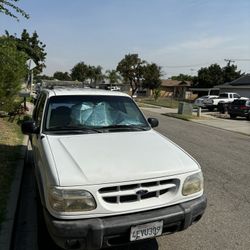 1999 Ford Explorer XLS
