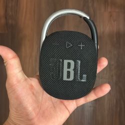 JBL Clip 4 