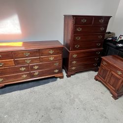 4 Piece Vintage Statton Cherry Bedroom Furniture Set
