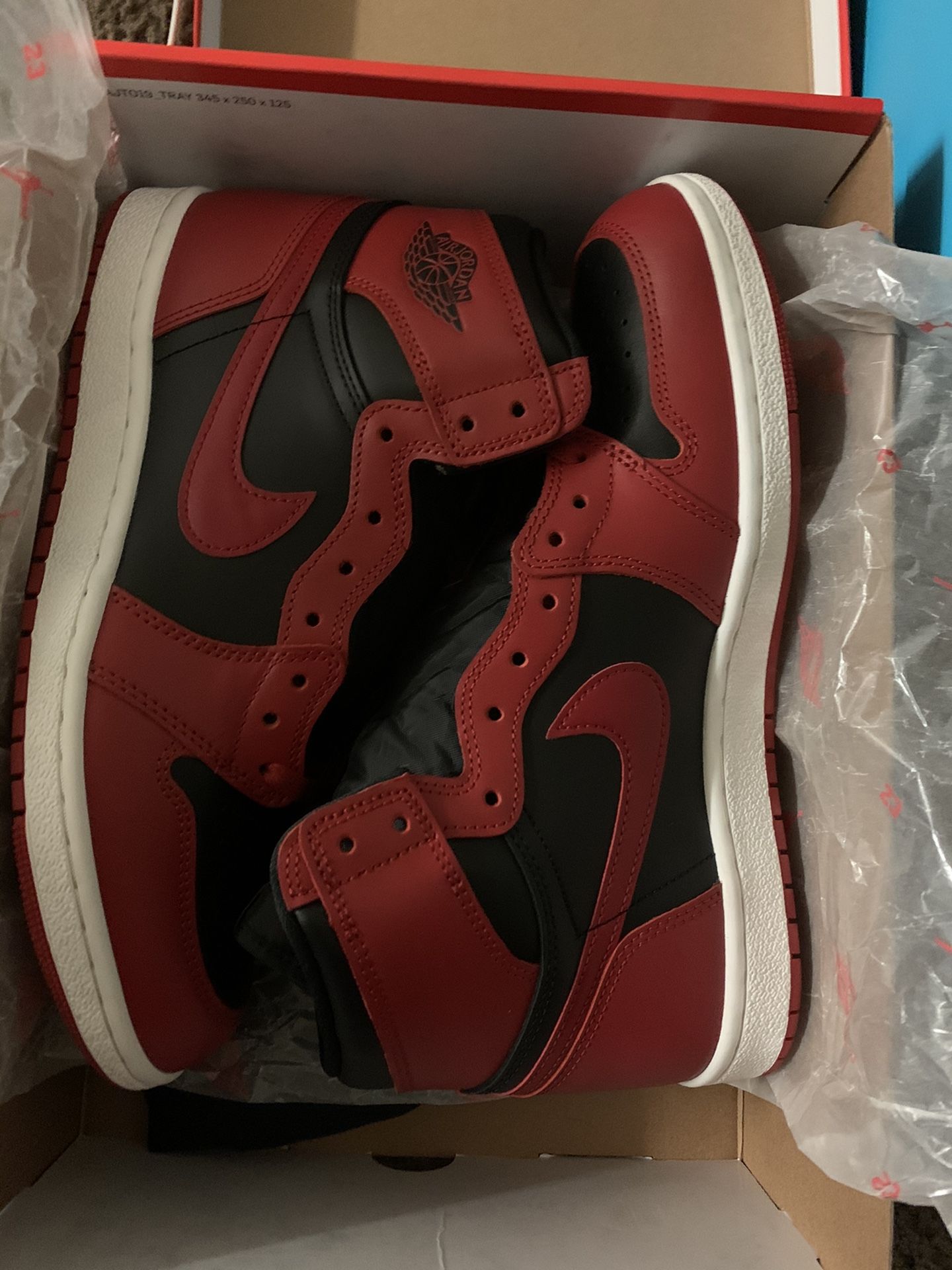 Jordan 1 high 85 bred 600$ size 11 DS 100% authentic