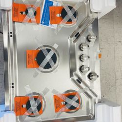 GE 30 Inch. GAS Cooktop with 5 Burners and Power Boil Burner