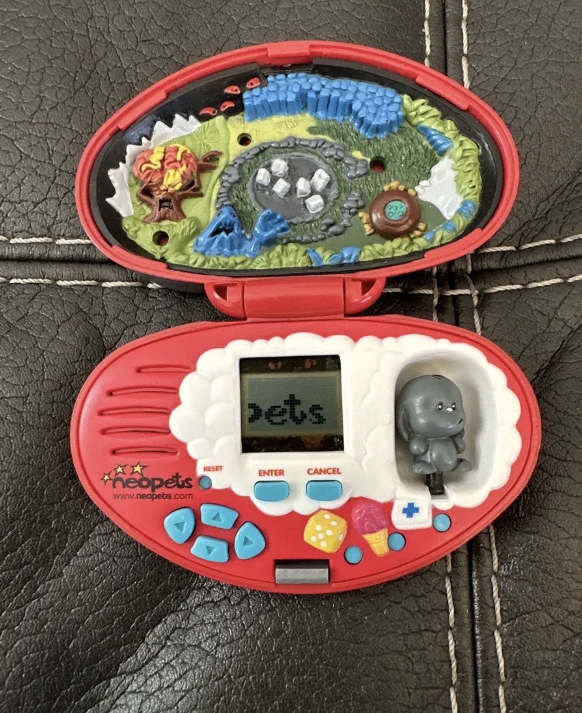 2002 Tiger Electronics Neopets Kacheek Electronic Handheld Game & Figure