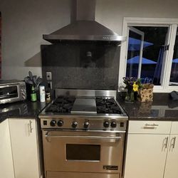 Wolf Deluxe 36” Range, W Theramdor Vent,  Gently Used Works Great 