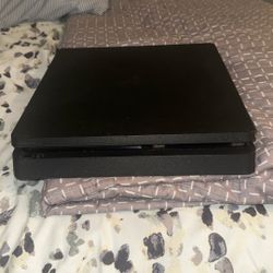 PS4 Slim 