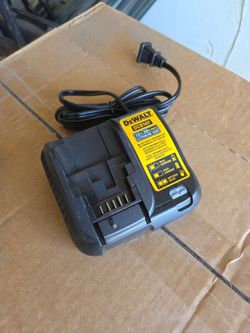 DeWalt DCB107 12V/20V Battery Charger