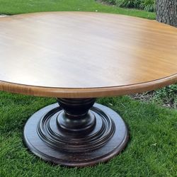 Elegant large 5 four round walnut table 