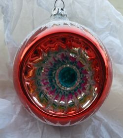 ORNAMENT CHRISTMAS TREE WITH CONCAVE DESIGN