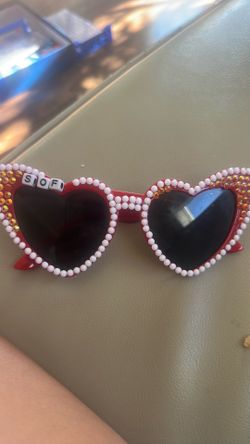 Bedazzled glitter heart glasses