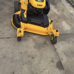 DEWALT lawnmower working good no bag