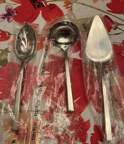Vera Wang Hostess Serving Set