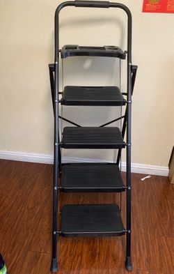 4- step ladder with tool rlatform
