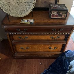 desk/ hutch - file cabinet 2 Drawers - coffee table 
