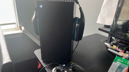 Xbox series X 1tb plus controller, and headset