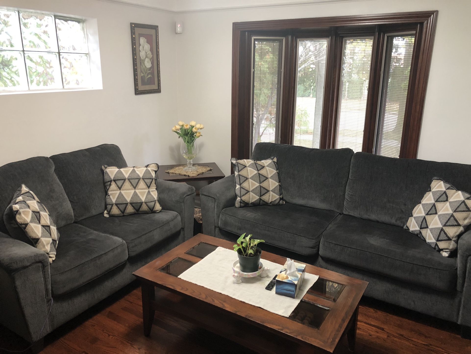 Three-piece couches with A Set Of Tables